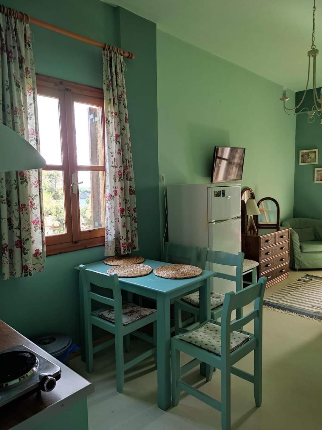 Iliolithos Rooms Kardamýli Eksteriør bilde